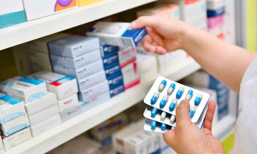 Overuse of antibiotics linked to severe COVID-19 side effects